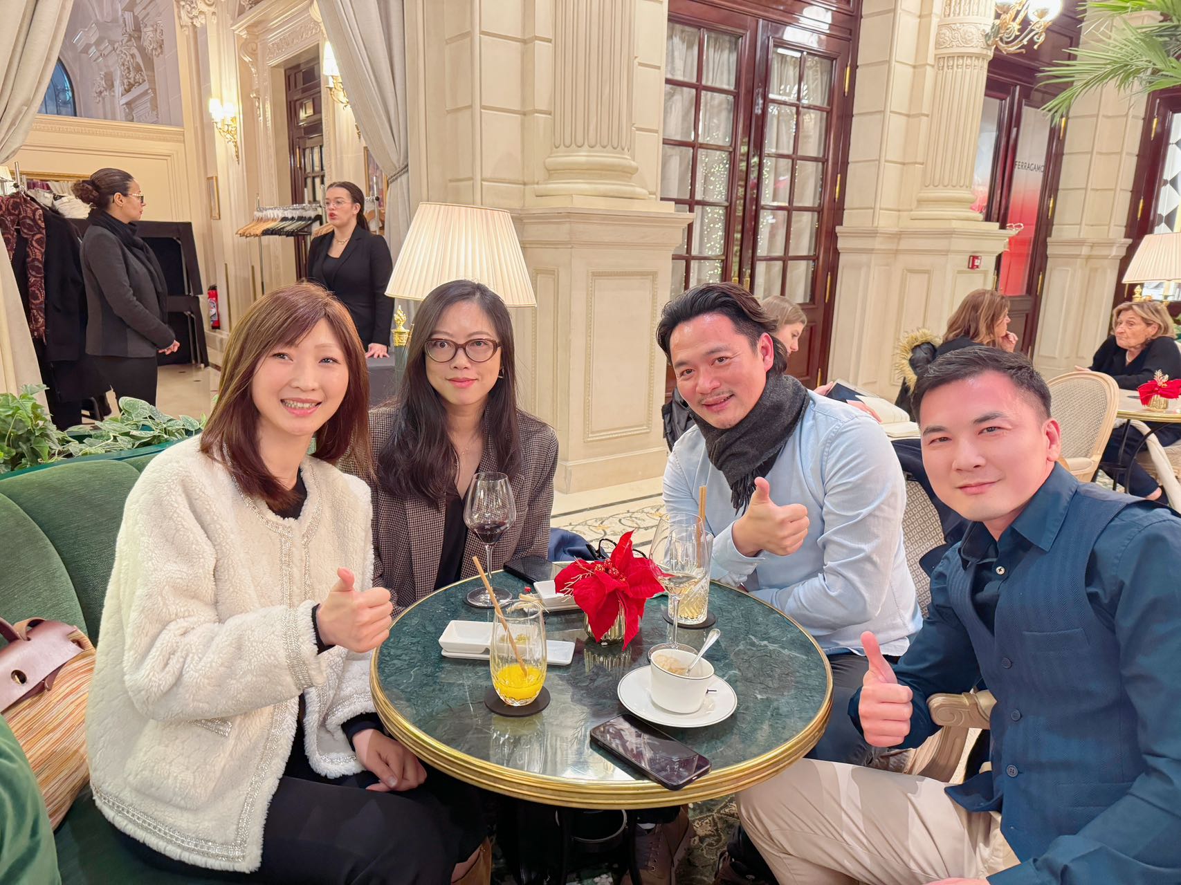 法国人才居留巴黎团队中方